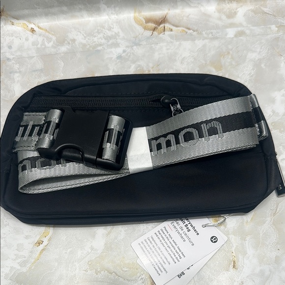 lululemon athletica NWT Black Belt Bag - Picture 2 of 5